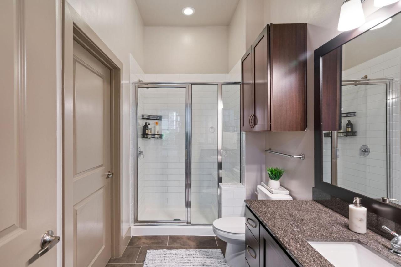 Apartamento Grand Luxury Premium Vaulted Ceilings Woodbridge Exterior foto